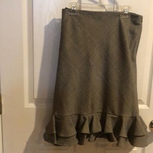 Ruffled edge skirt